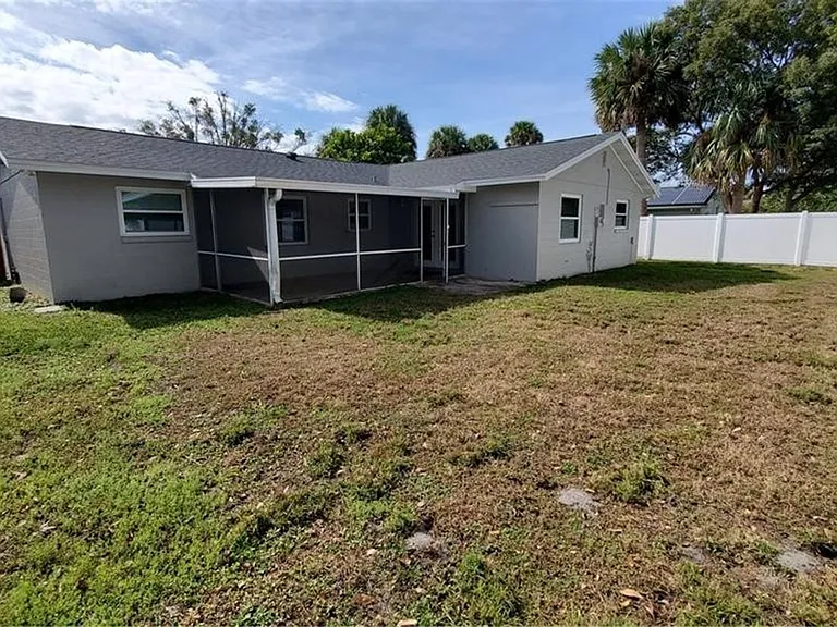 2267 Coventry Dr — Photo 22