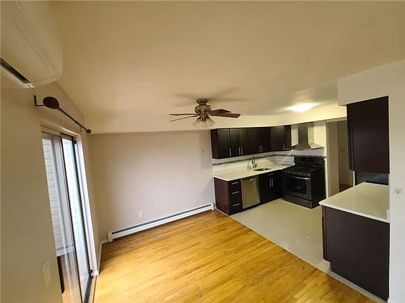 3rd image of 219 Mosel Ave