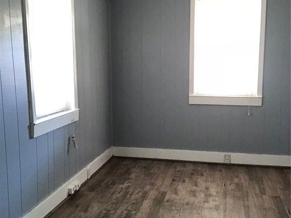 2nd image of 2906 Hedge Dr