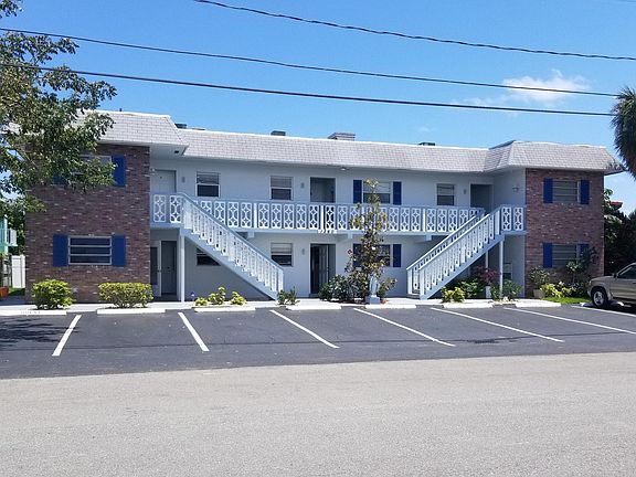 Cozy and quiet. Only 6 units.