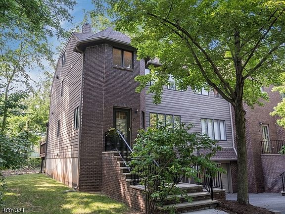 2nd image of 18 Village Green Ct