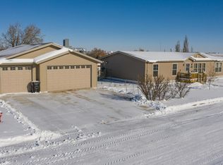 203 3rd St SE, Belfield, ND 58622
