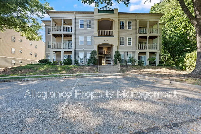 2 bed, 2.0 bath, 1234 sqft, $2,095 — Photo 2