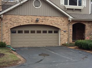 130 Country Club Dr, Bloomingdale, IL 60108