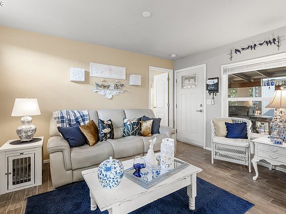 4th image of 515 SE Sheridan Rd #13