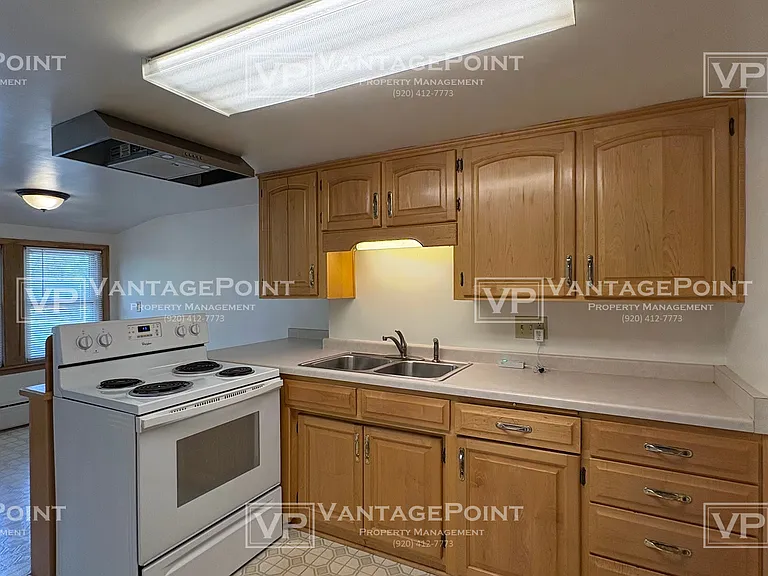 122 1/2 S Oneida St — Photo 3
