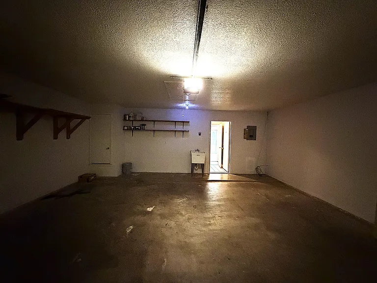 405 Gina Dr — Photo 30