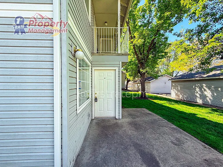 2183 S Stephen Ave #202 — Photo 2