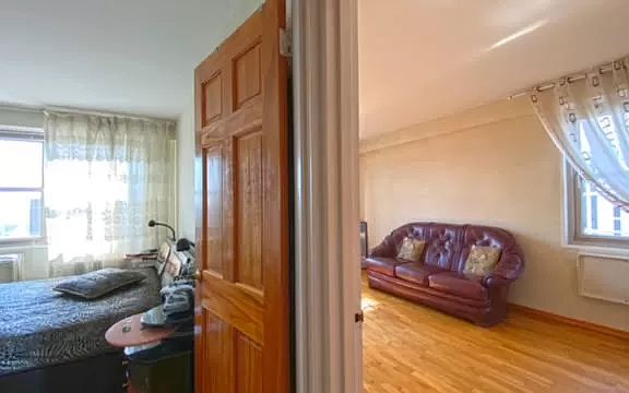 3rd image of 2915 W 5th St APT 22B