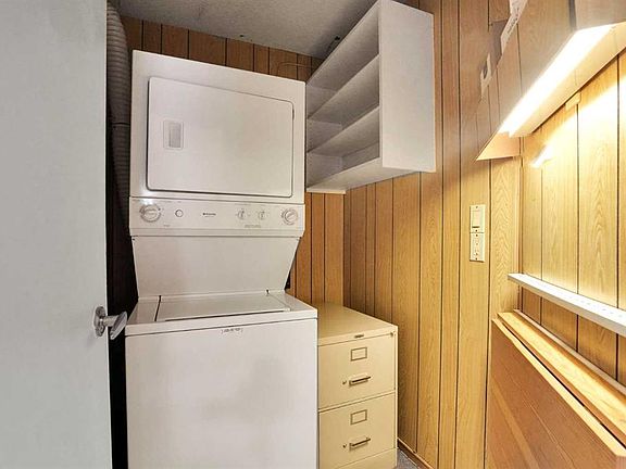 4th image of 520 E Cedar Cres SW #103