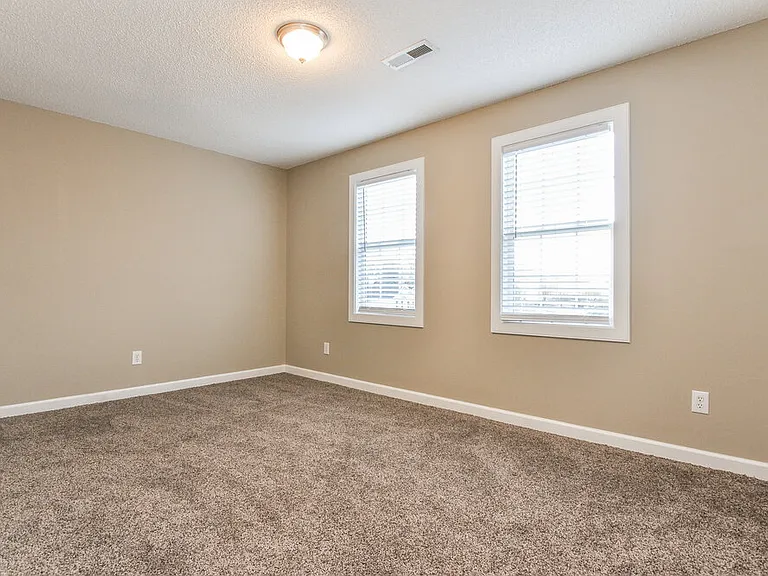 101 Mayfair Ct — Photo 9