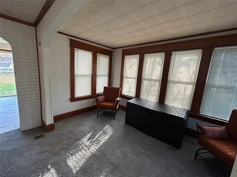125 Windsor Rd — Photo 4