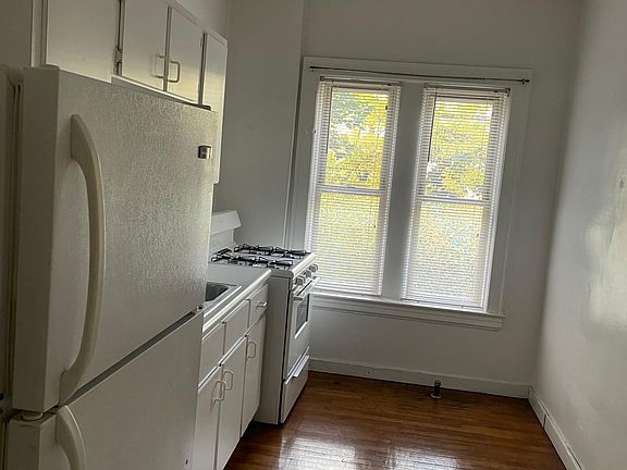 4th image of 2643 Euclid Heights Blvd APT 8