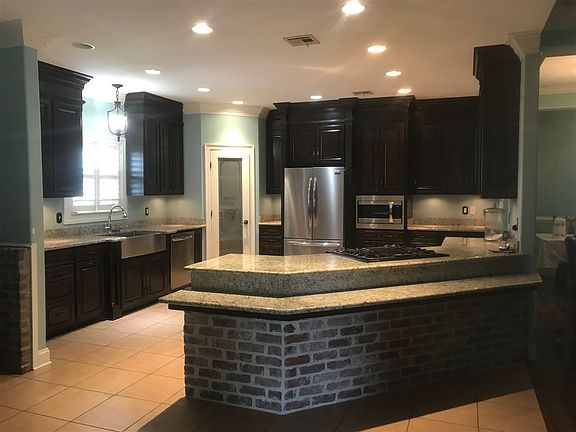 3rd image of 4016 Benton Dr