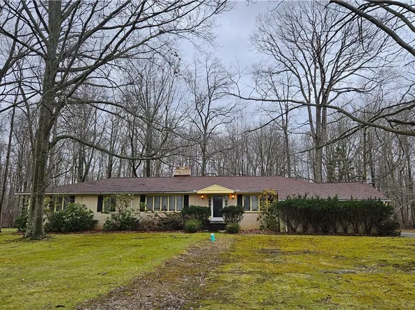 2835 Forest Ln, Willoughby, OH 44094