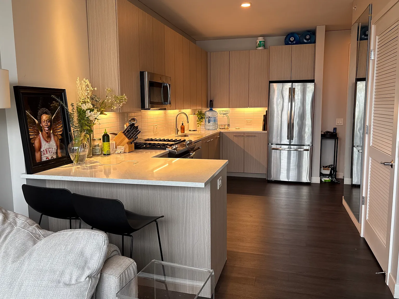 1 bed, 635 sqft, $2,808 — Photo 2