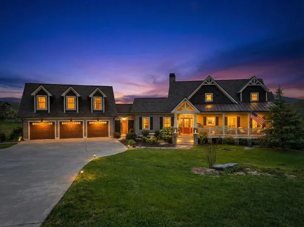 69 Lyndhurst Ln, Young Harris, GA 30582