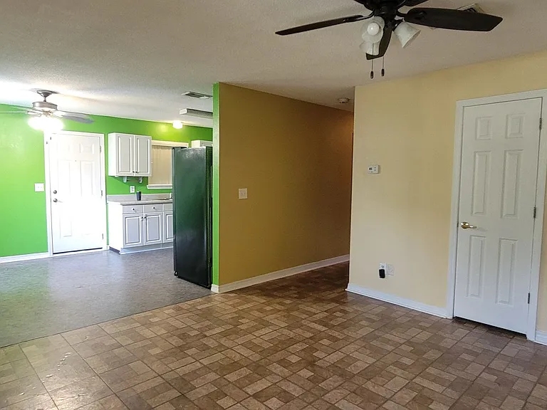 2301 W Mallory St — Photo 8
