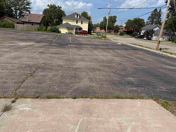 3rd image of 631 E GRAND AVENUE #130 7th &amp; 141 6th sts