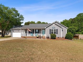 253 Skylar Ln, Four Oaks, NC 27524