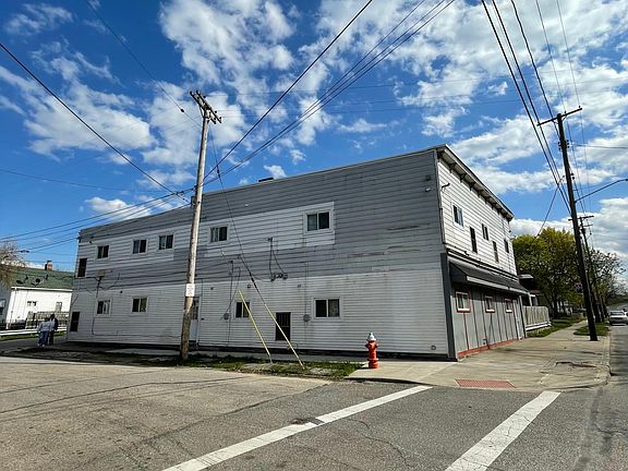 3rd image of 3229 W 73rd St #6