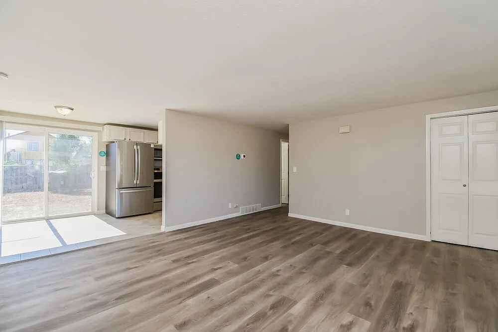 3 bed, 2.5 bath, 1017 sqft, $2,025 — Photo 4