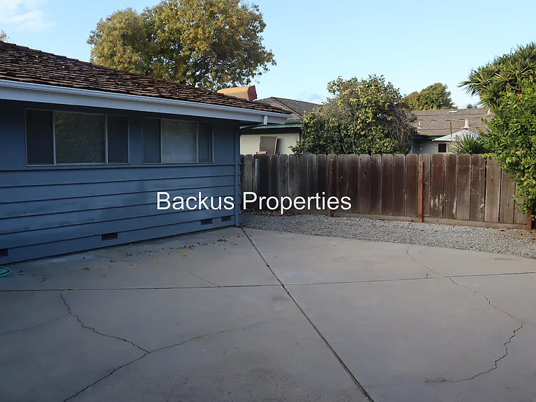 738 Carmelita Dr — Photo 17