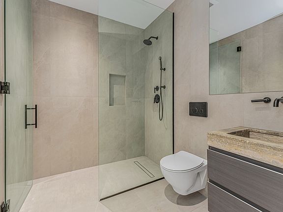4th image of 453 Hudson St #2A