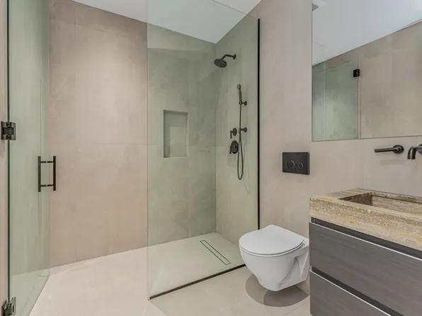 453 Hudson Street image 4 of 8