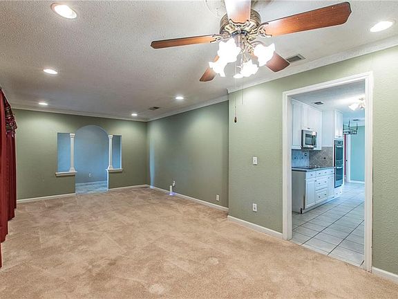 5th image of 2420 Coleshire Dr