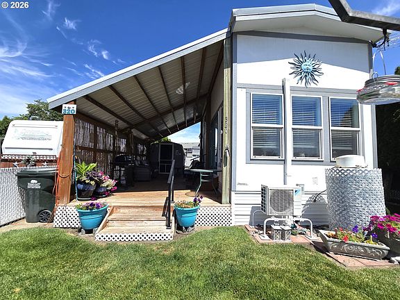 2nd image of 320 Tumbleweed Blvd