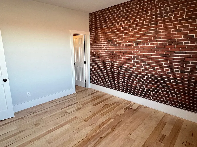 105 Main St — Photo 13