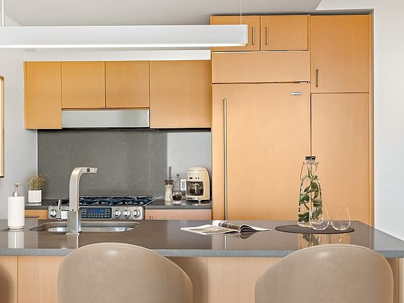 3rd image of 8 Spruce St APT 29J