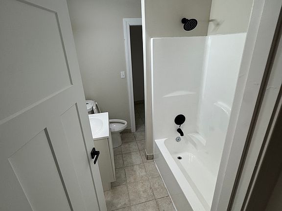 5th image of 2084 Logan Ave #1