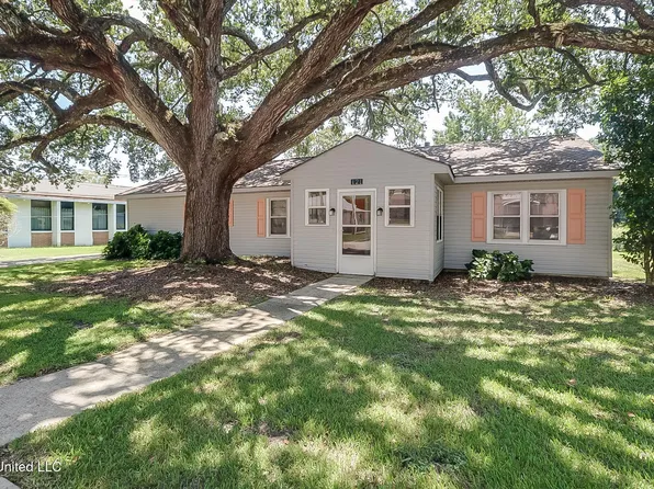 121 E 2nd St, Long Beach, MS 39560