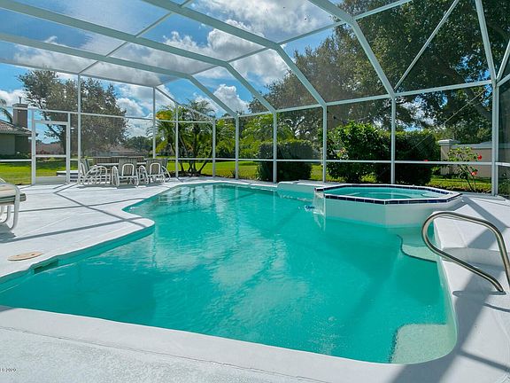 3rd image of 825 Venturi Ct