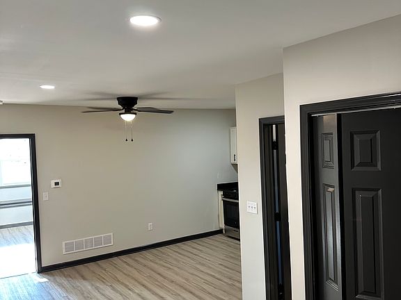 2nd image of 4260 S Park Ave #6