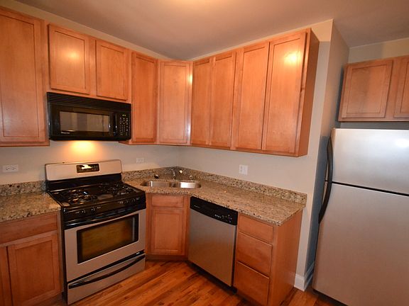 4th image of 1640 W Greenleaf Ave #46