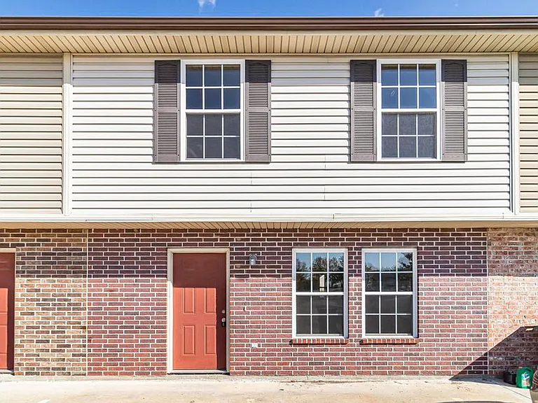 1011 Higgins St — Photo 1