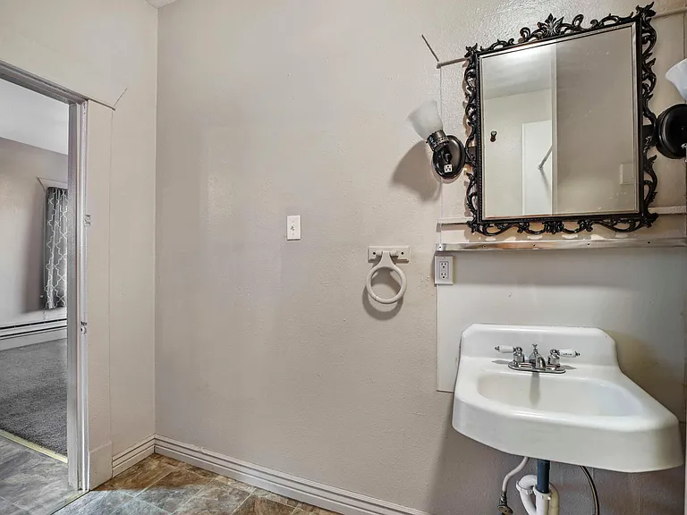 1843 Overland Ave — Photo 6