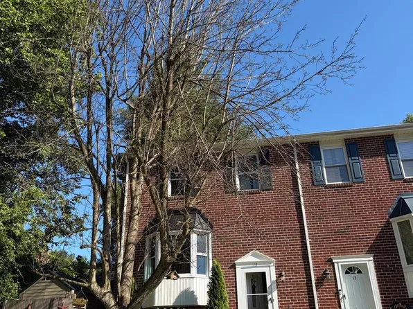 15 Sylvanhurst Ct, Baltimore, MD 21236