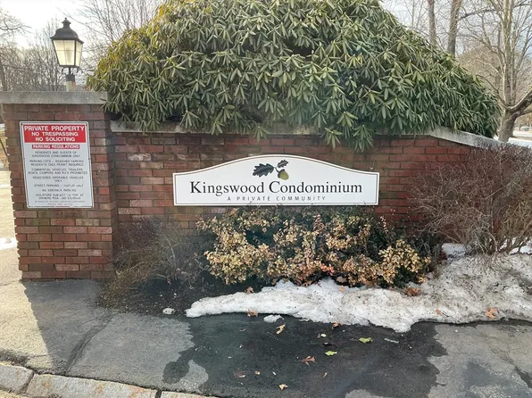 8 Kingswood Dr #3, Abington, MA 02351