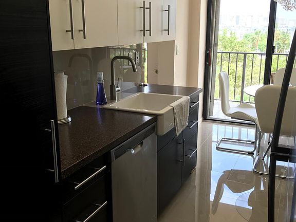4th image of 210 174th St APT 612