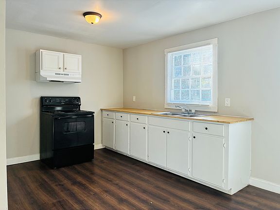 5th image of 443 W Bell St