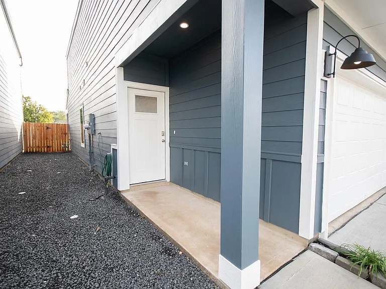 10217 Berkeley Springs Trl — Photo 2