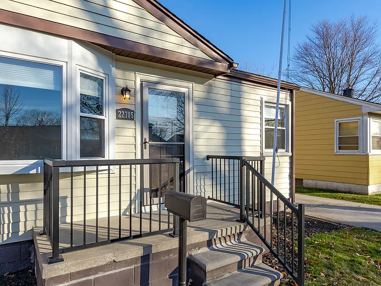 22705 Raymond St — Photo 20