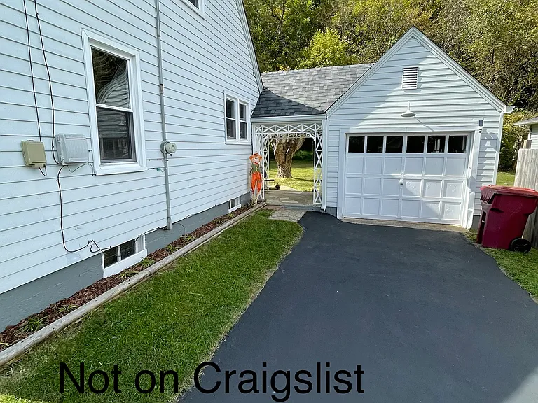 2412 Sinking Creek Rd — Photo 2