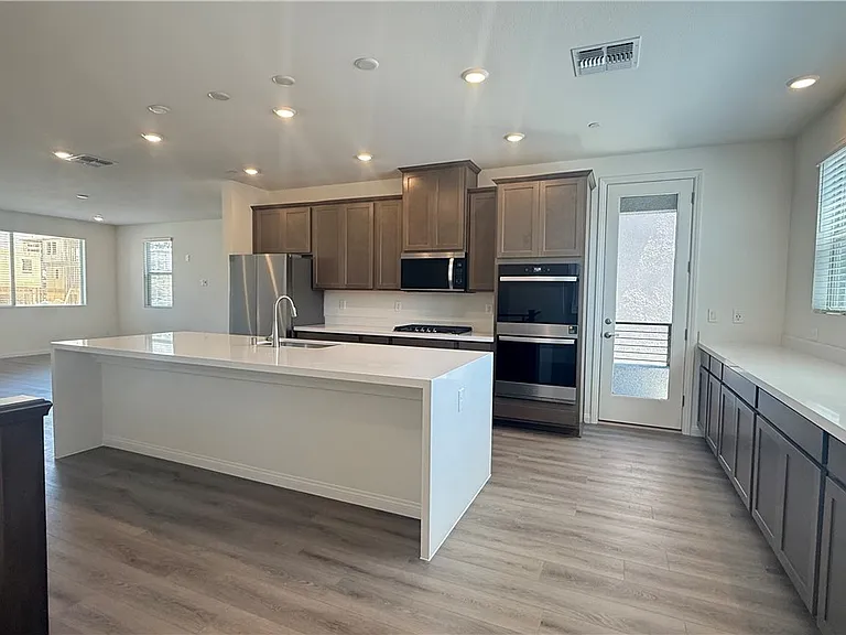 1513 Bat Hawk St — Photo 6