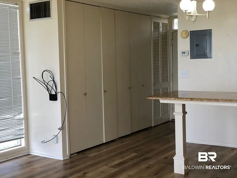 1009 Seacliff Dr N — Photo 8