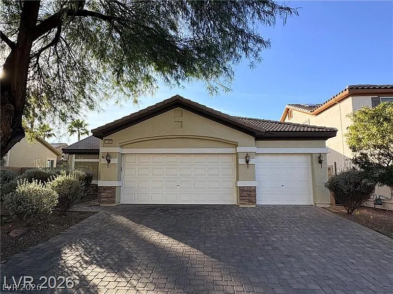 3 bed, 2.0 bath, 1805 sqft, $2,250 — Photo 2